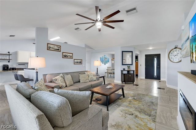 1402 NE 19th TER, Cape Coral, FL 33909