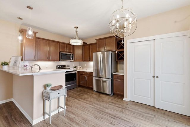 W197N16894 Stonewall DRIVE, Jackson, WI 53037