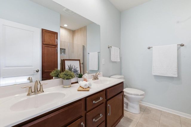 W197N16894 Stonewall DRIVE, Jackson, WI 53037
