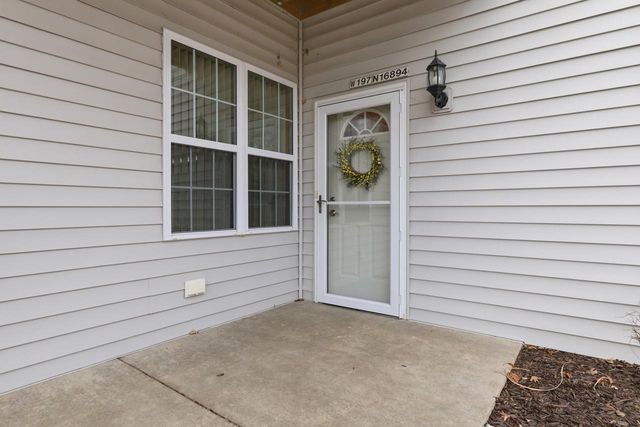 W197N16894 Stonewall DRIVE, Jackson, WI 53037