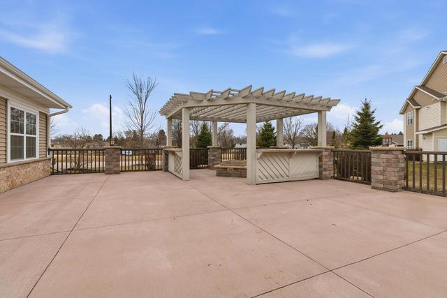 W197N16894 Stonewall DRIVE, Jackson, WI 53037