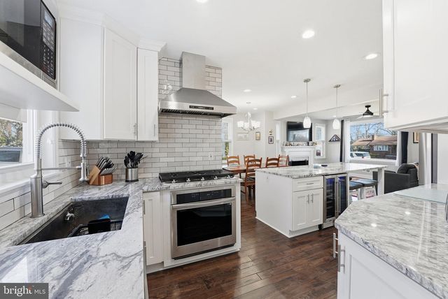 6710 OAK DR, Alexandria, VA 22306