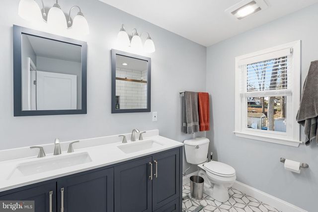 6710 OAK DR, Alexandria, VA 22306