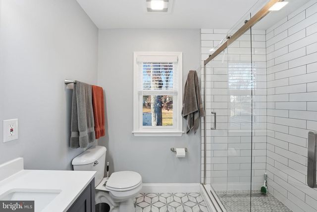 6710 OAK DR, Alexandria, VA 22306