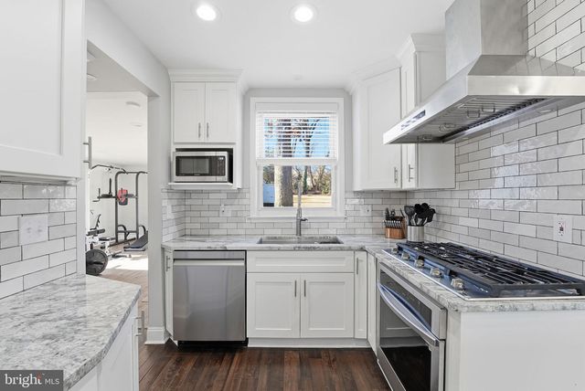 6710 OAK DR, Alexandria, VA 22306