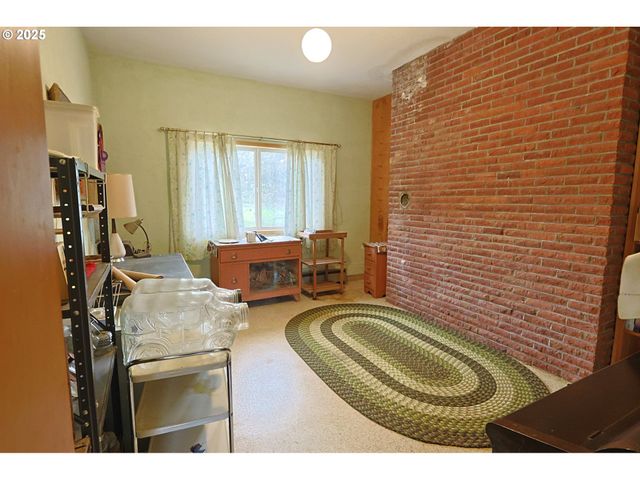 70033 LARSEN RANCH Rd, North Bend, OR 97459