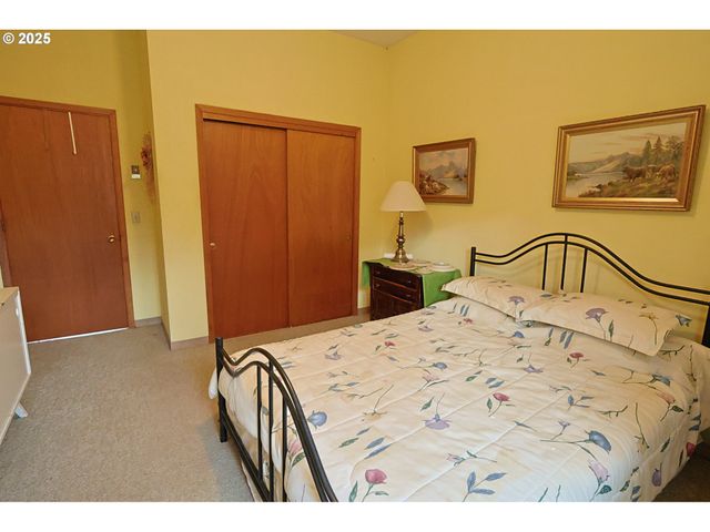 70033 LARSEN RANCH Rd, North Bend, OR 97459