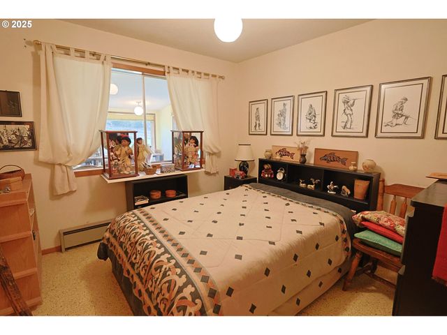 70033 LARSEN RANCH Rd, North Bend, OR 97459