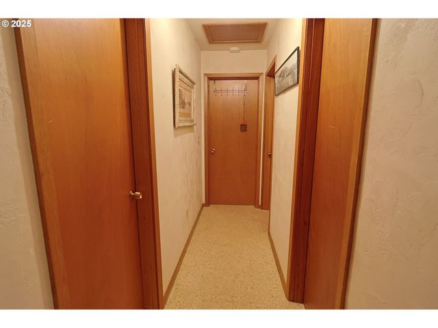 70033 LARSEN RANCH Rd, North Bend, OR 97459