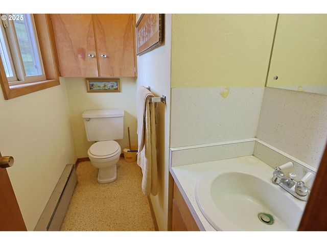 70033 LARSEN RANCH Rd, North Bend, OR 97459