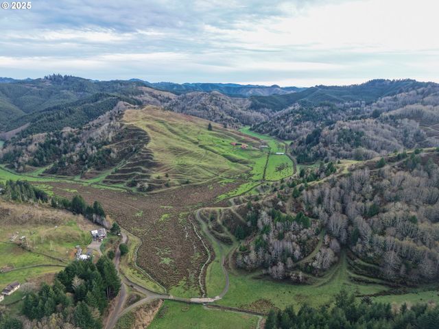 70033 LARSEN RANCH Rd, North Bend, OR 97459