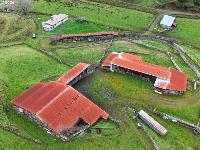 70033 LARSEN RANCH Rd, North Bend, OR 97459