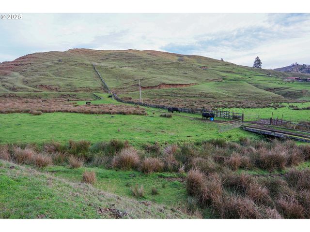 70033 LARSEN RANCH Rd, North Bend, OR 97459