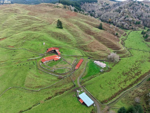 70033 LARSEN RANCH Rd, North Bend, OR 97459