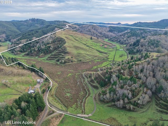 70033 LARSEN RANCH Rd, North Bend, OR 97459