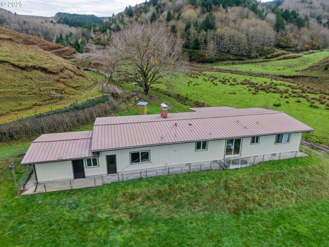 70033 LARSEN RANCH Rd, North Bend, OR 97459