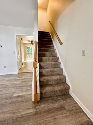 556 DOWNINGTON CT, Harrisburg, PA 17112