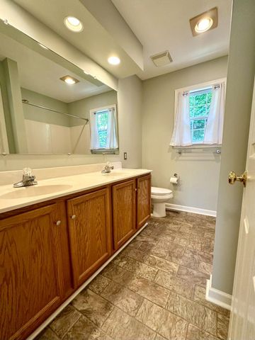 556 DOWNINGTON CT, Harrisburg, PA 17112