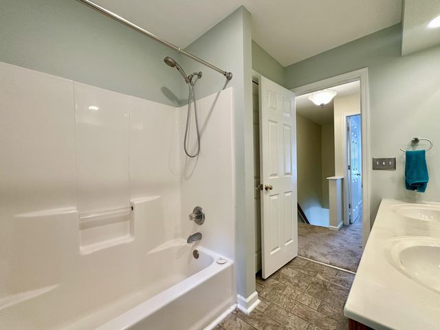 556 DOWNINGTON CT, Harrisburg, PA 17112