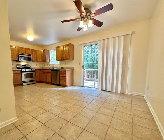 556 DOWNINGTON CT, Harrisburg, PA 17112