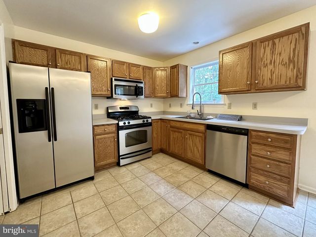 556 DOWNINGTON CT, Harrisburg, PA 17112