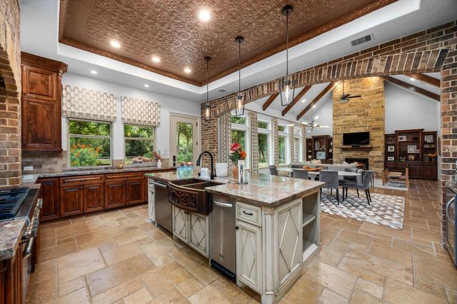 2734 Forest View, Richmond, TX 77406