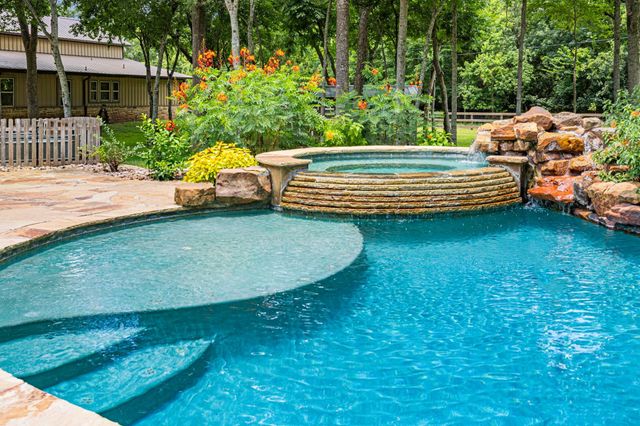 2734 Forest View, Richmond, TX 77406