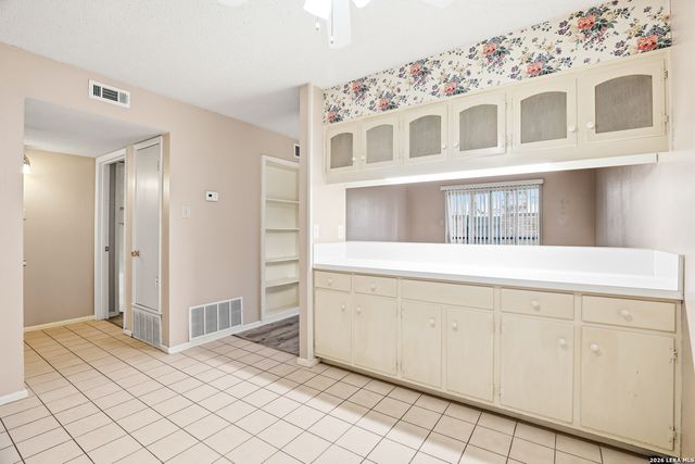 9915 Powhatan Dr Apt J3, San Antonio, TX 78230