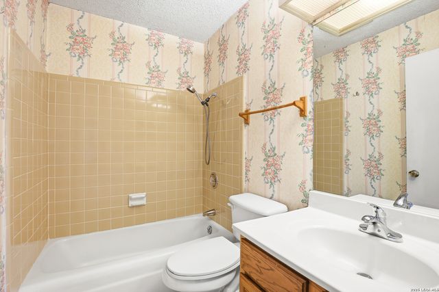 9915 Powhatan Dr Apt J3, San Antonio, TX 78230