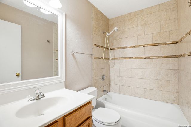 9915 Powhatan Dr Apt J3, San Antonio, TX 78230