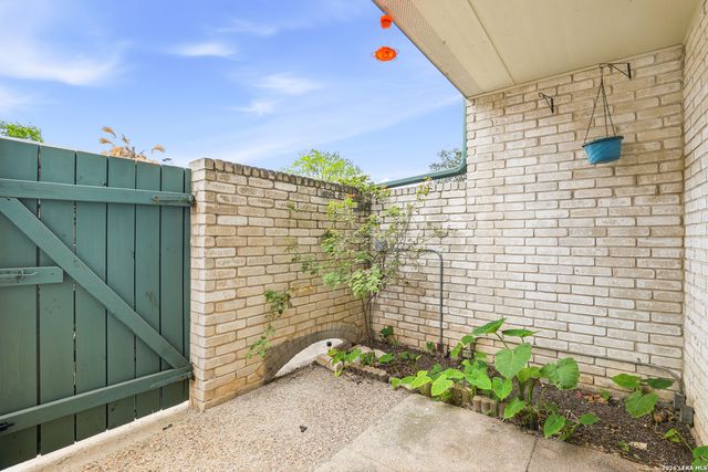 9915 Powhatan Dr Apt J3, San Antonio, TX 78230