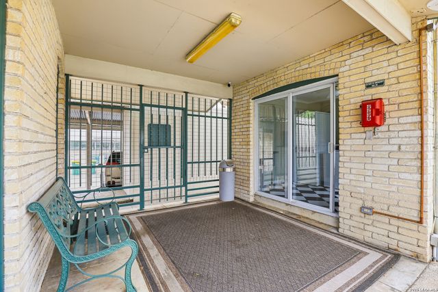 9915 Powhatan Dr Apt J3, San Antonio, TX 78230