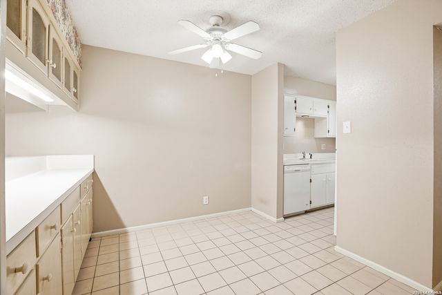 9915 Powhatan Dr Apt J3, San Antonio, TX 78230