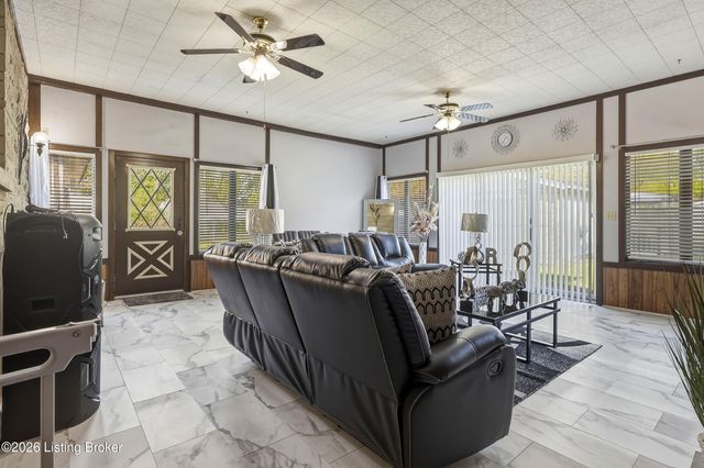 1109 Lavista Way, Louisville, KY 40219