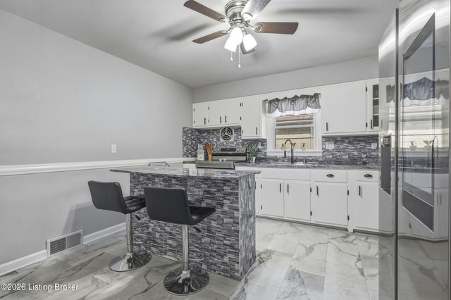 1109 Lavista Way, Louisville, KY 40219