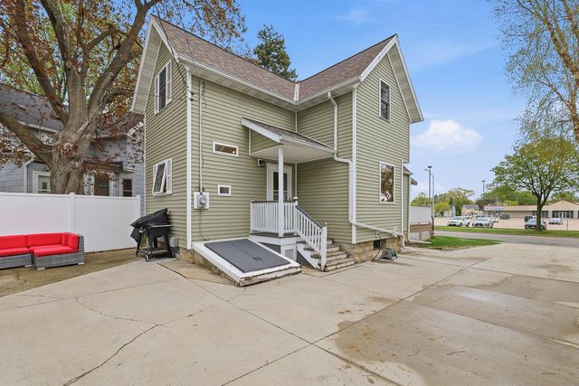 716 N Spring STREET, Beaver Dam, WI 53916