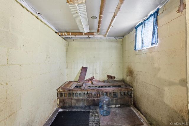 92 Apple Street, Brentwood, NY 11717