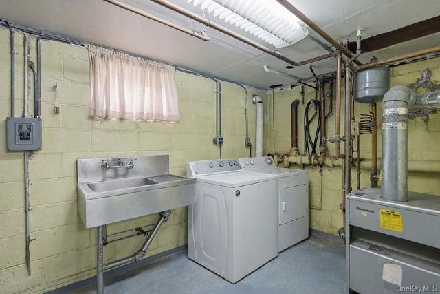 92 Apple Street, Brentwood, NY 11717