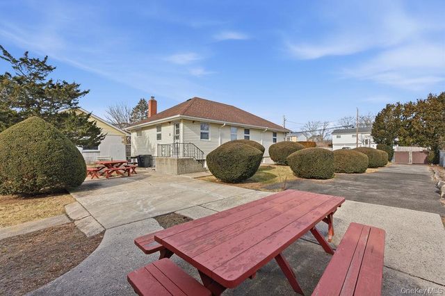 92 Apple Street, Brentwood, NY 11717