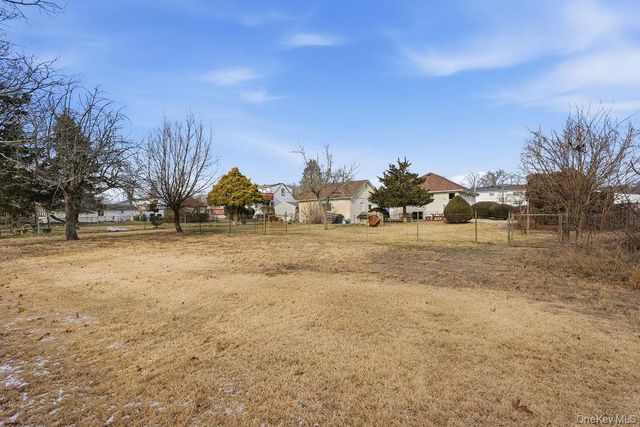 92 Apple Street, Brentwood, NY 11717