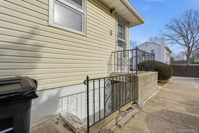 92 Apple Street, Brentwood, NY 11717