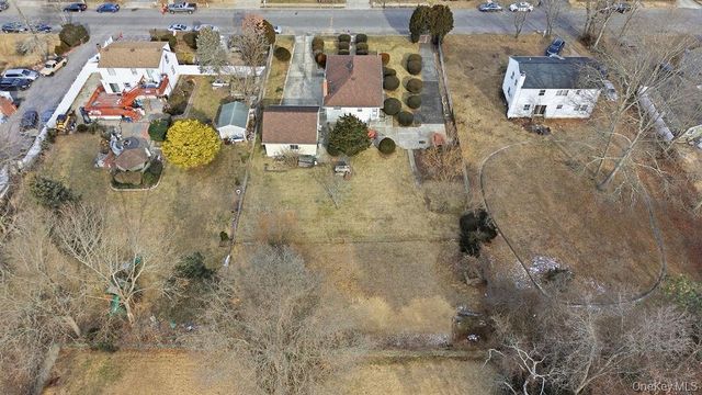 92 Apple Street, Brentwood, NY 11717