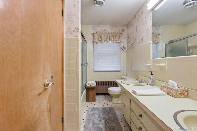 92 Apple Street, Brentwood, NY 11717