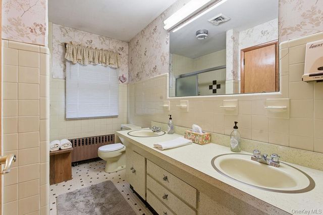 92 Apple Street, Brentwood, NY 11717