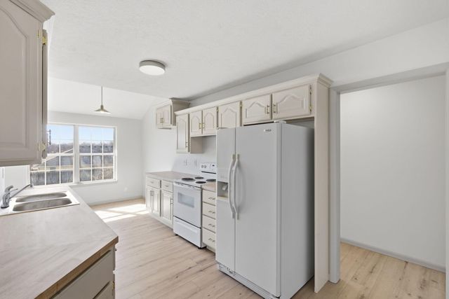 2420 W Rockwood Street, Springfield, MO 65807