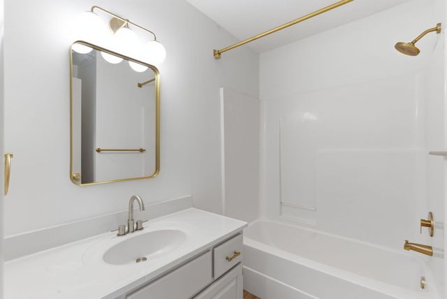 2420 W Rockwood Street, Springfield, MO 65807