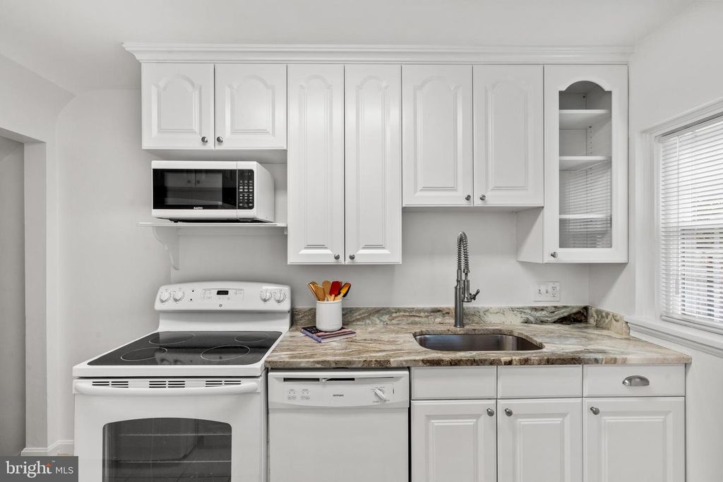 3327 S STAFFORD ST, Arlington, VA 22206