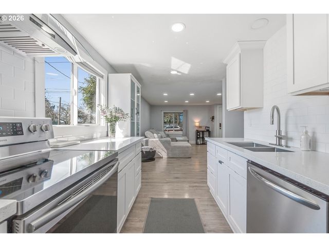 622 Se 111TH Ave, Portland, OR 97216