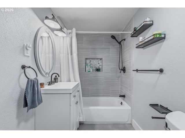 622 Se 111TH Ave, Portland, OR 97216