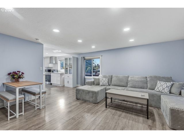 622 Se 111TH Ave, Portland, OR 97216